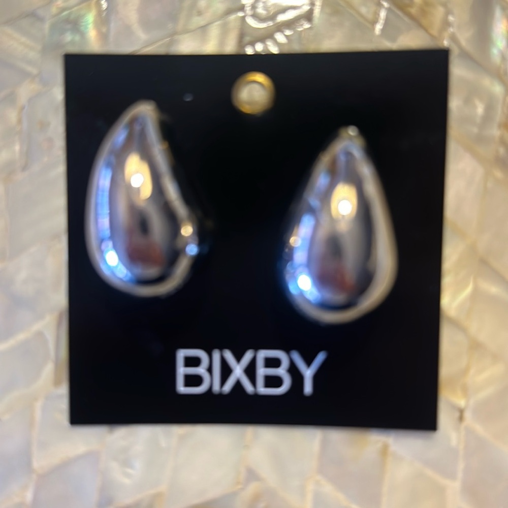 Teardrop earring, copy of Bottega Veneta